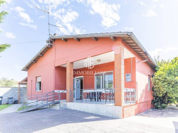 casa indipendente in vendita a Lariano