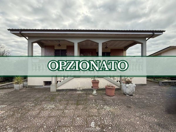 casa indipendente in vendita a Lariano