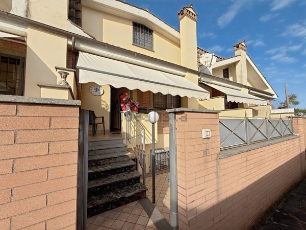 casa indipendente in vendita a Lariano