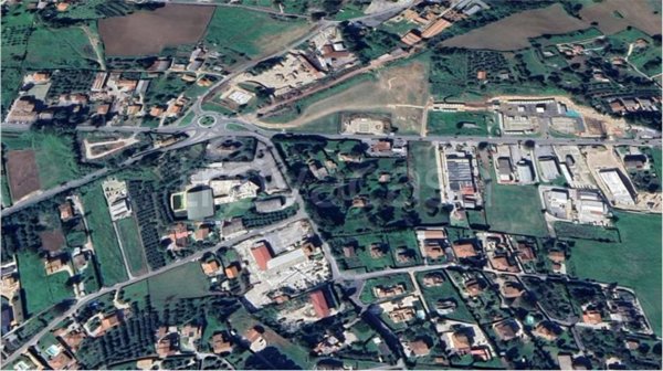 negozio in vendita a Lariano
