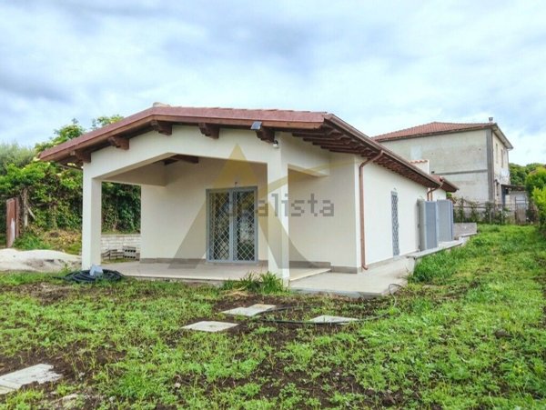 casa indipendente in vendita a Lariano