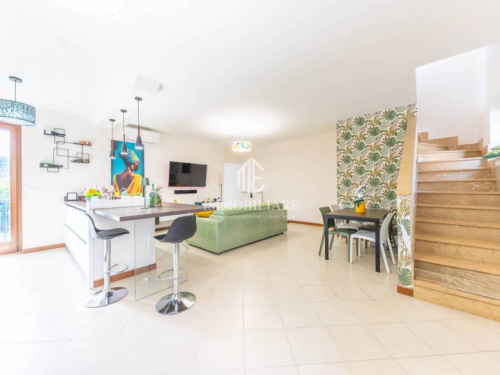 casa indipendente in vendita a Lariano