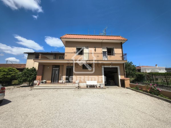casa indipendente in vendita a Lariano