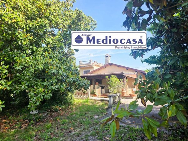 casa indipendente in vendita a Lariano