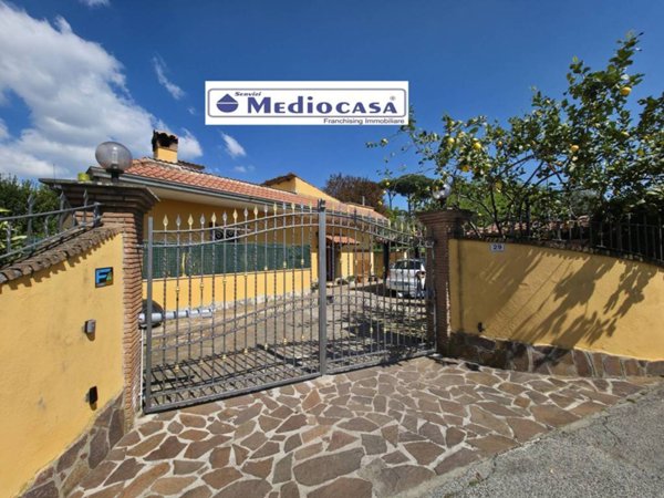 casa indipendente in vendita a Lariano