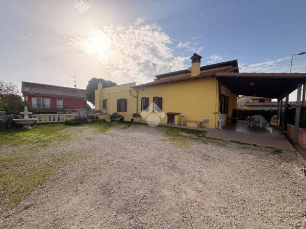 casa indipendente in vendita a Lariano