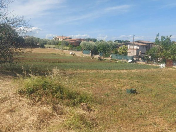 terreno edificabile in vendita a Lariano