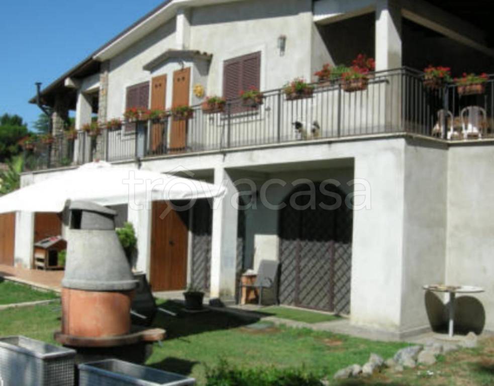 casa indipendente in vendita a Lariano