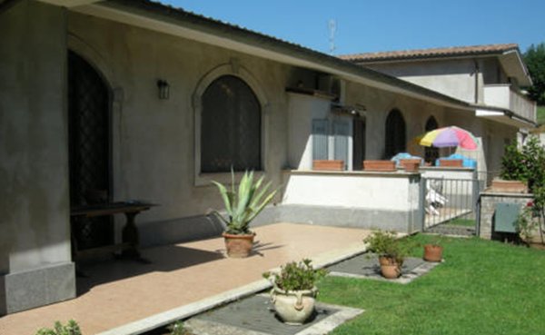 casa indipendente in vendita a Lariano