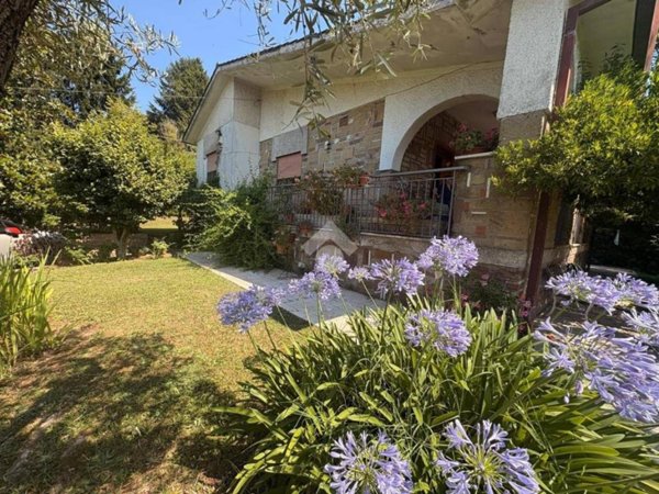 casa indipendente in vendita a Lariano