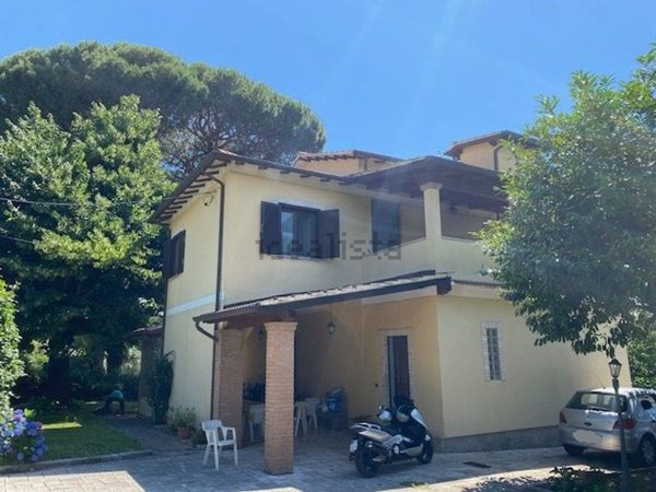 casa indipendente in vendita a Lariano