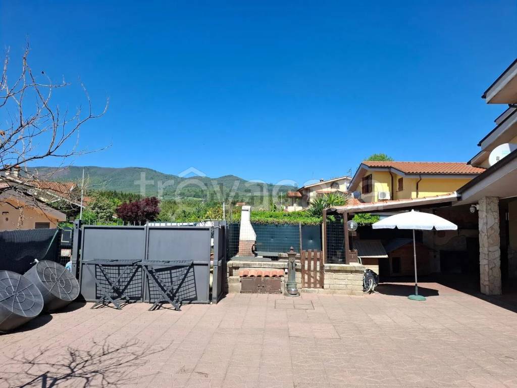 casa indipendente in vendita a Lariano