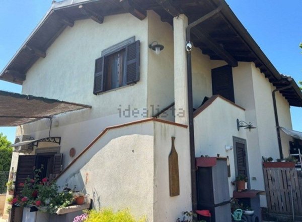 casa indipendente in vendita a Lariano