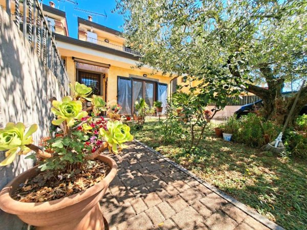 casa indipendente in vendita a Lariano