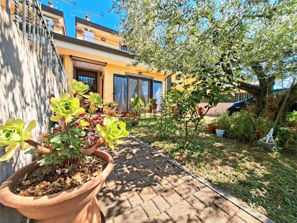 casa indipendente in vendita a Lariano