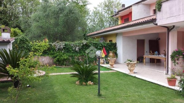 casa indipendente in vendita a Lariano