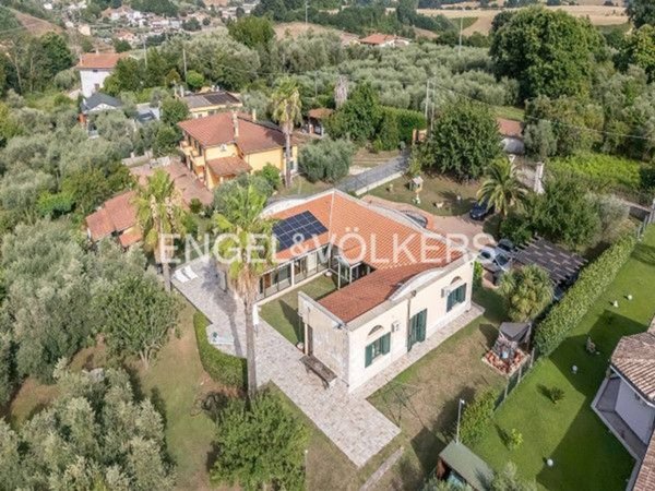 casa indipendente in vendita a Lariano