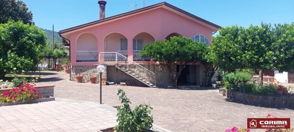 casa indipendente in vendita a Lariano
