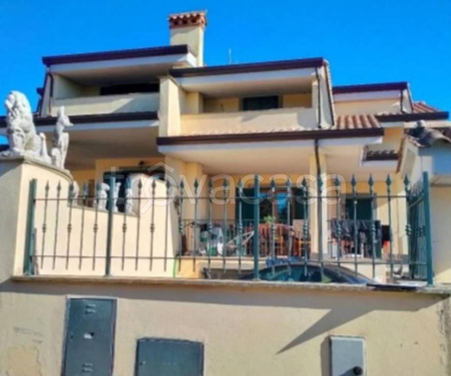 casa indipendente in vendita a Lariano