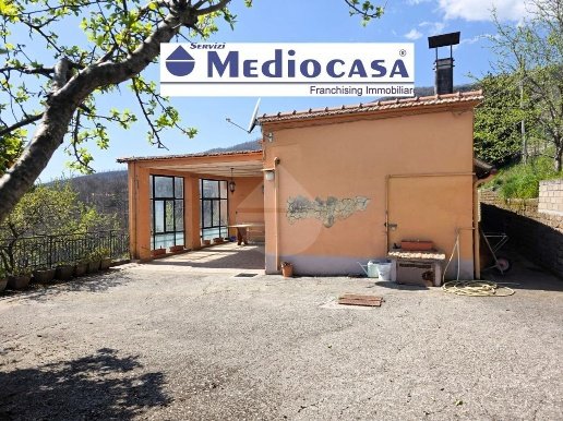 casa indipendente in vendita a Lariano