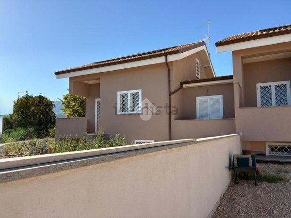 casa indipendente in vendita a Lariano