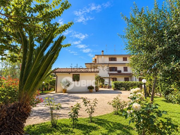 casa indipendente in vendita a Lariano