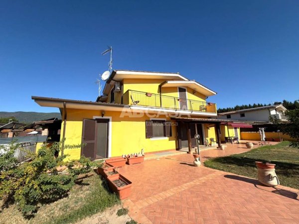 casa indipendente in vendita a Lariano