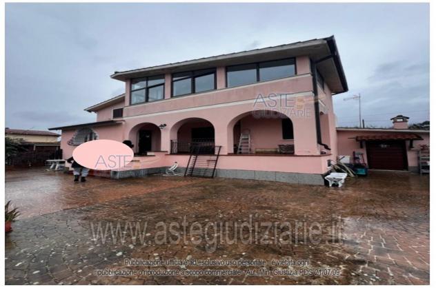 casa indipendente in vendita a Lariano