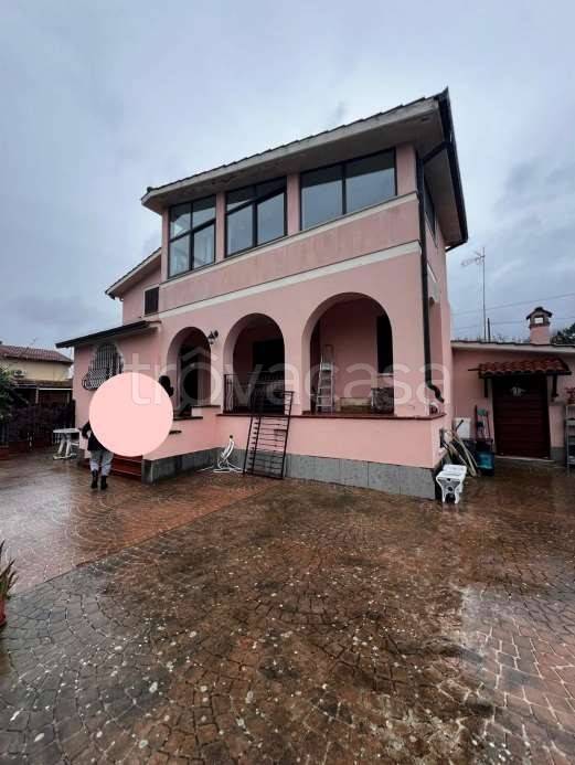 casa indipendente in vendita a Lariano