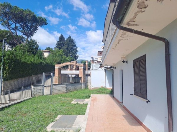 casa indipendente in vendita a Lariano