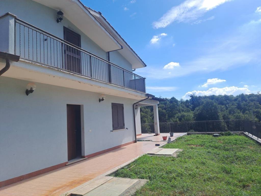 casa indipendente in vendita a Lariano