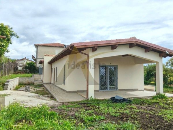 casa indipendente in vendita a Lariano