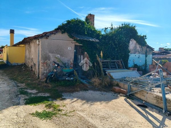 casa indipendente in vendita a Lariano