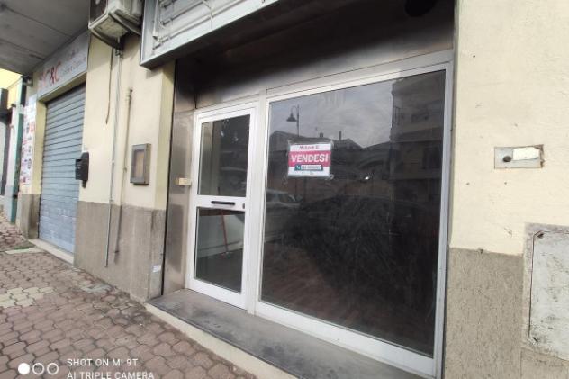 locale commerciale in vendita a Lariano