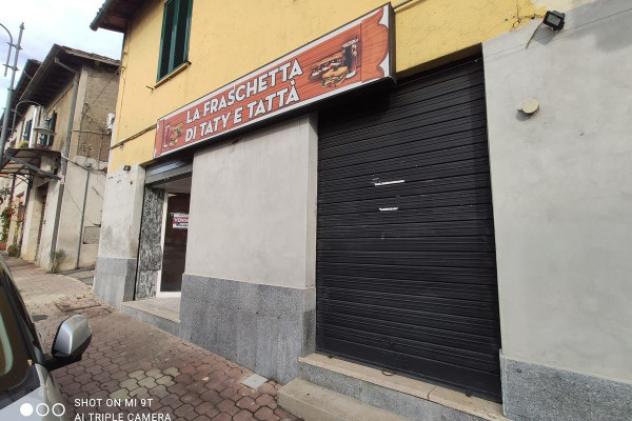 locale commerciale in vendita a Lariano