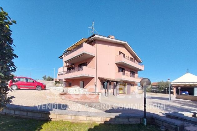 casa indipendente in vendita a Lariano