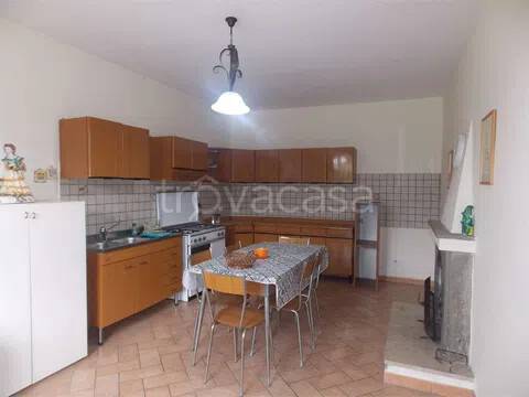 casa indipendente in vendita a Lariano