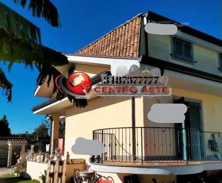 casa indipendente in vendita a Lariano