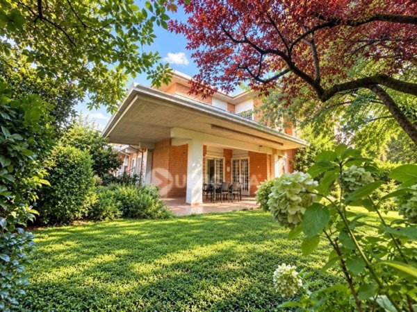 casa indipendente in vendita a Lariano