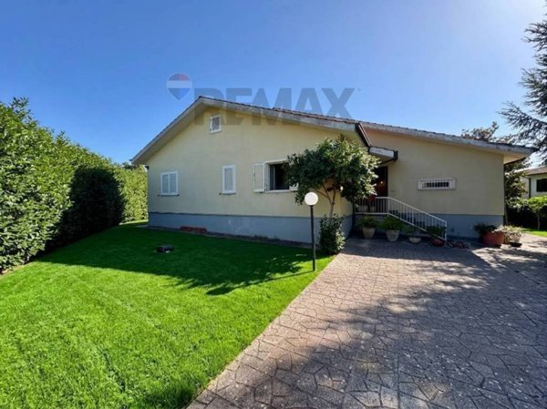 casa indipendente in vendita a Lariano
