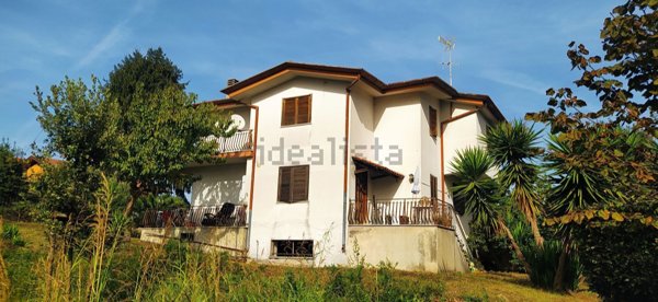 casa indipendente in vendita a Lariano