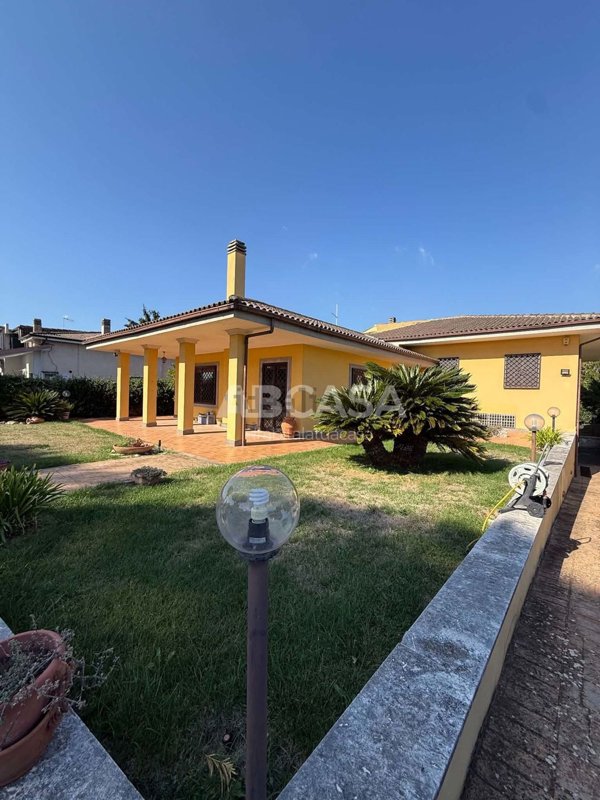 casa indipendente in vendita a Lariano