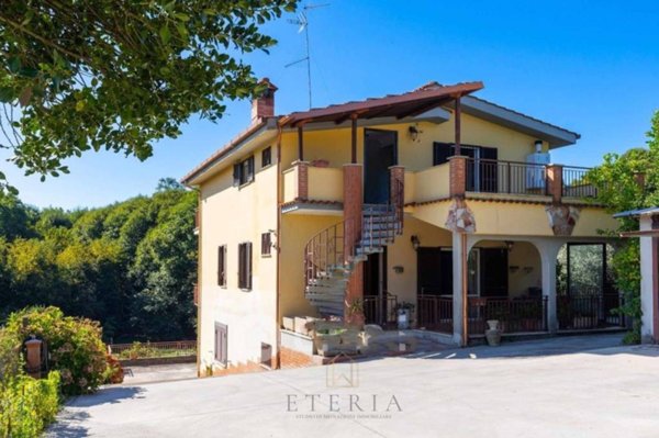 casa indipendente in vendita a Lariano