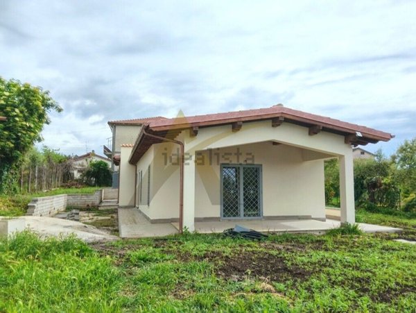 casa indipendente in vendita a Lariano