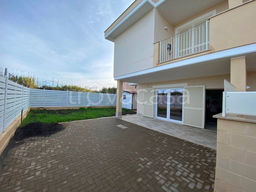 casa indipendente in vendita a Ladispoli