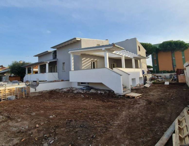 casa indipendente in vendita a Ladispoli