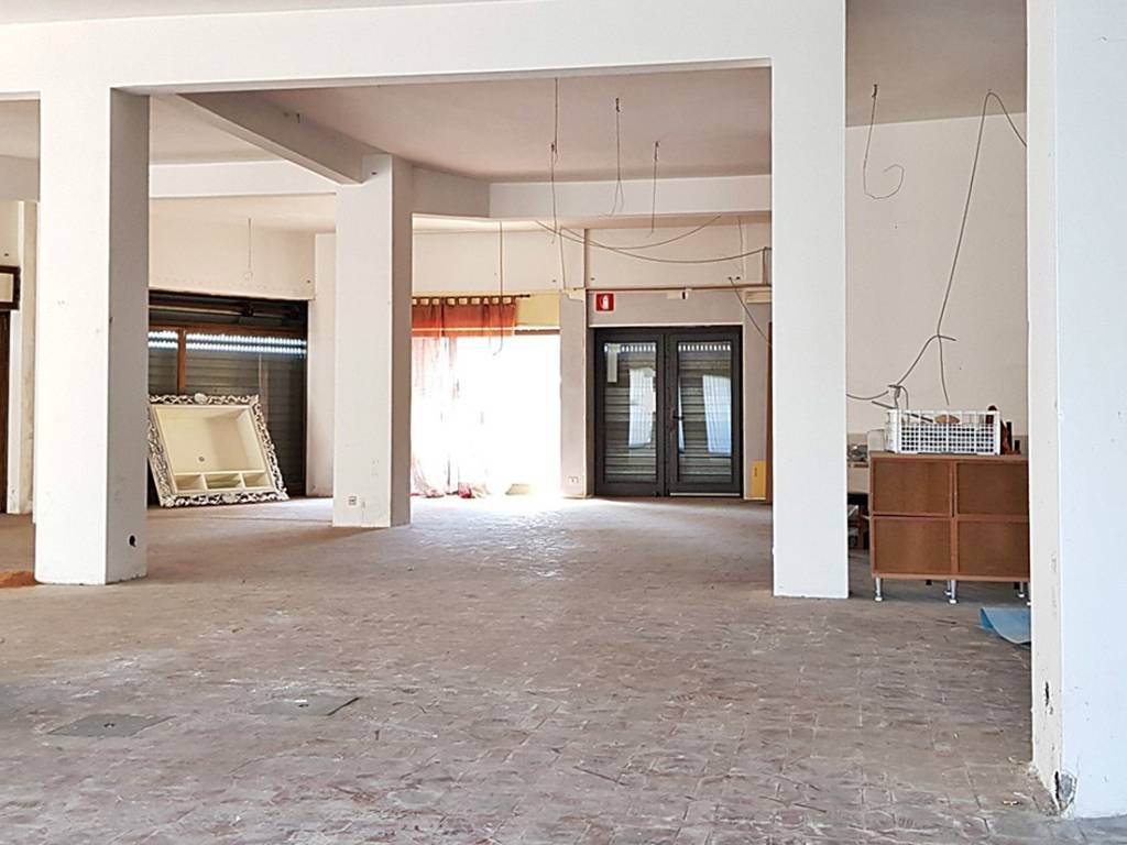negozio in vendita a Ladispoli in zona Marina di San Nicola
