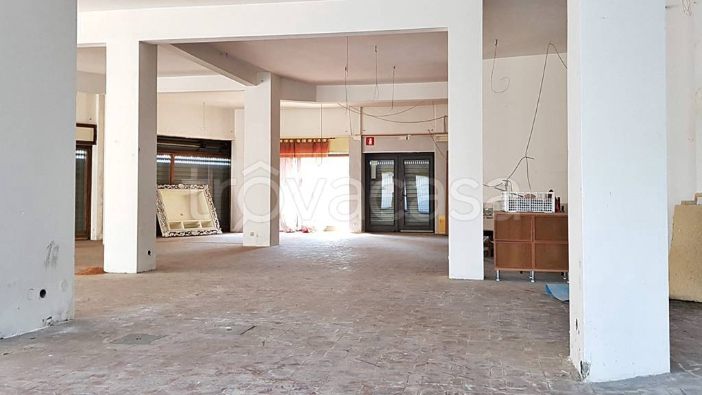 negozio in vendita a Ladispoli in zona Marina di San Nicola