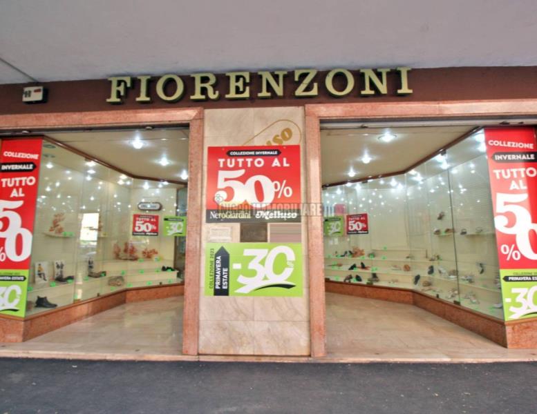 locale commerciale in vendita a Ladispoli