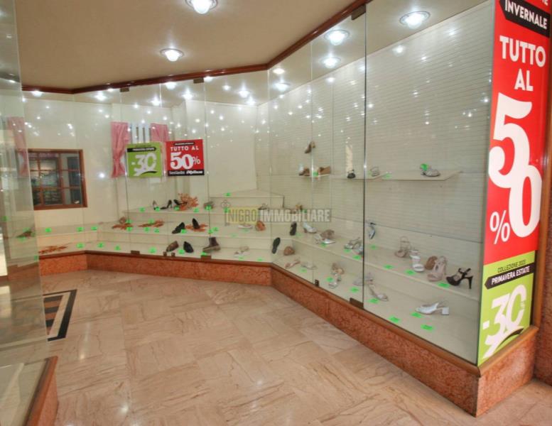 locale commerciale in vendita a Ladispoli